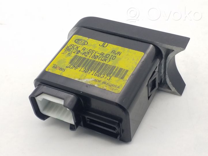 KIA Ceed Connettore plug in USB 96120A2100