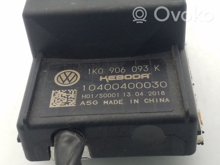 Volkswagen PASSAT CC Fuel pump relay 1K0906093K