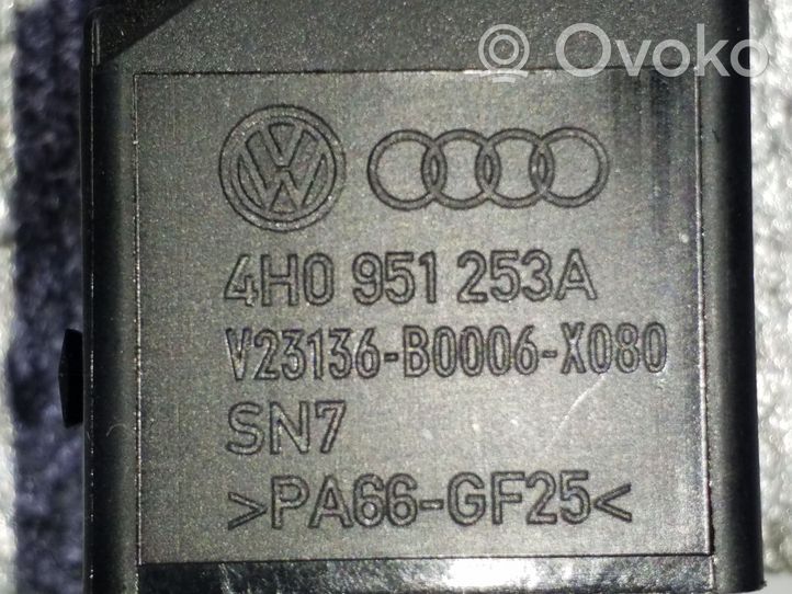 Volkswagen Tiguan Autres relais 4H0951253A