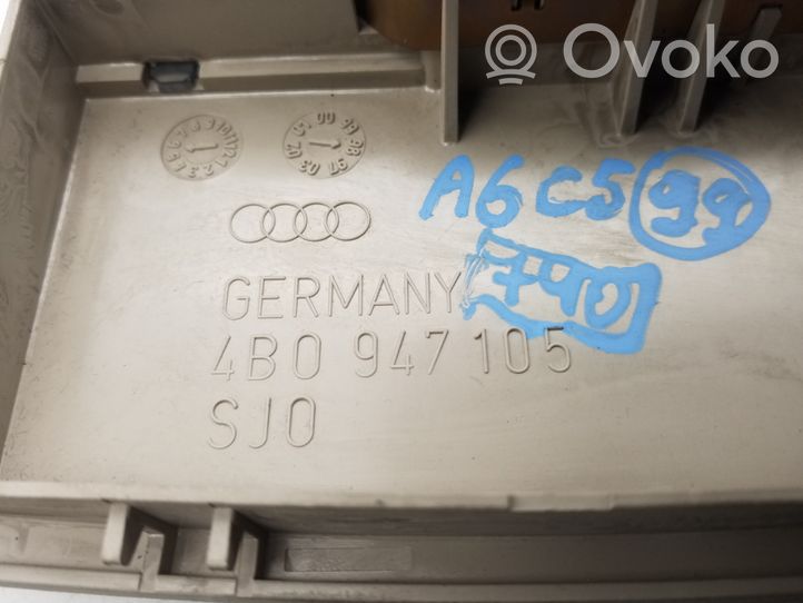 Audi A6 S6 C5 4B Lampka podsufitki tylna 4B0947105
