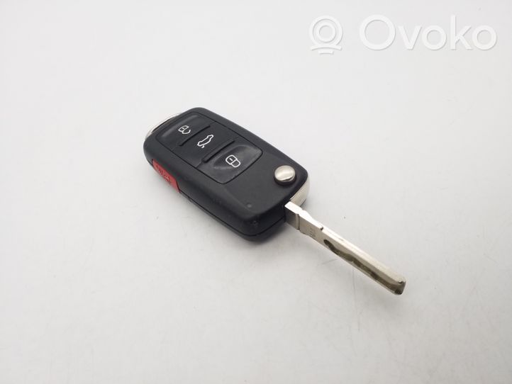 Volkswagen Jetta VI Ignition key/card 5K0837202AK