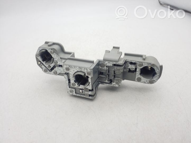 Volvo C30 Porte ampoule de feu arrière 27712204