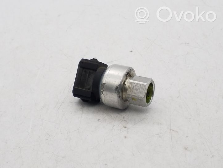 Volvo V70 Air conditioning (A/C) pressure sensor 30661949