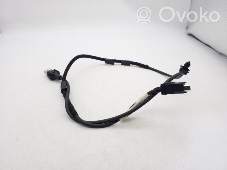 Ford Fusion II USB socket connector DS7T14D202DC