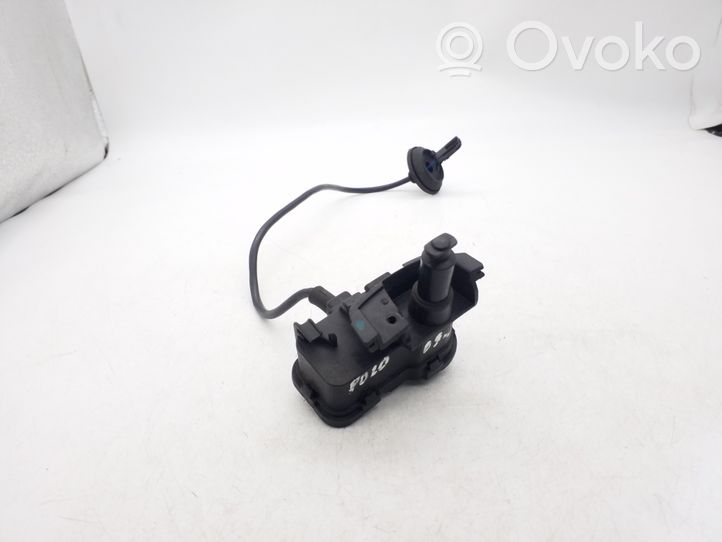 Volkswagen Polo IV 9N3 Verrouillage du bouchon du réservoir de carburant 6R0810773F