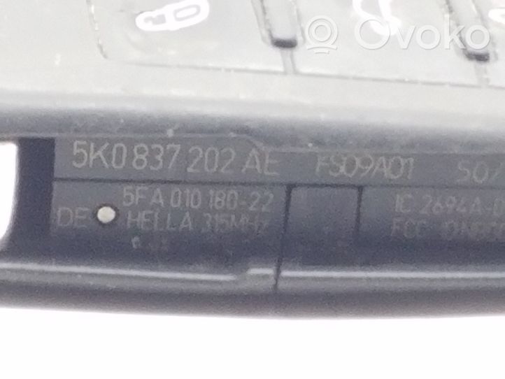 Volkswagen Jetta VI Ignition key/card 5K0837202AE