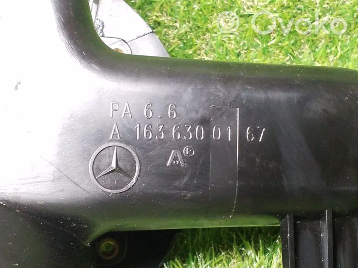 Mercedes-Benz ML W163 Отделка вокруг крышки топливного бака A1636300167