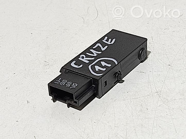 Chevrolet Cruze Câble adaptateur AUX 13317917