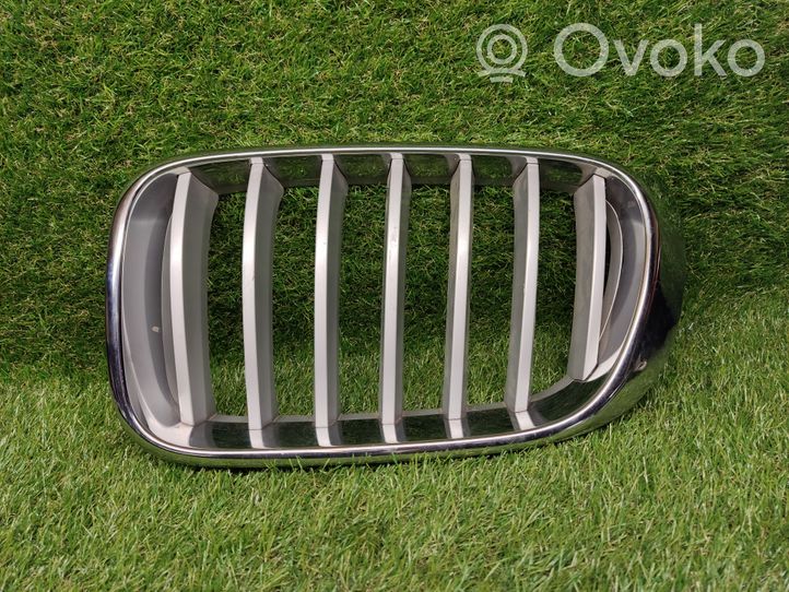 BMW X3 F25 Maskownica / Grill / Atrapa górna chłodnicy 7210725