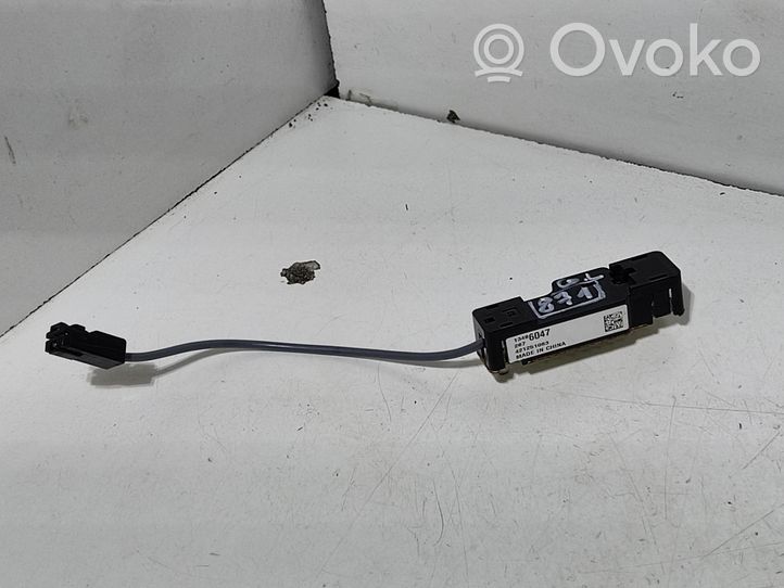 Chevrolet Cruze II Antenna GPS 13486047