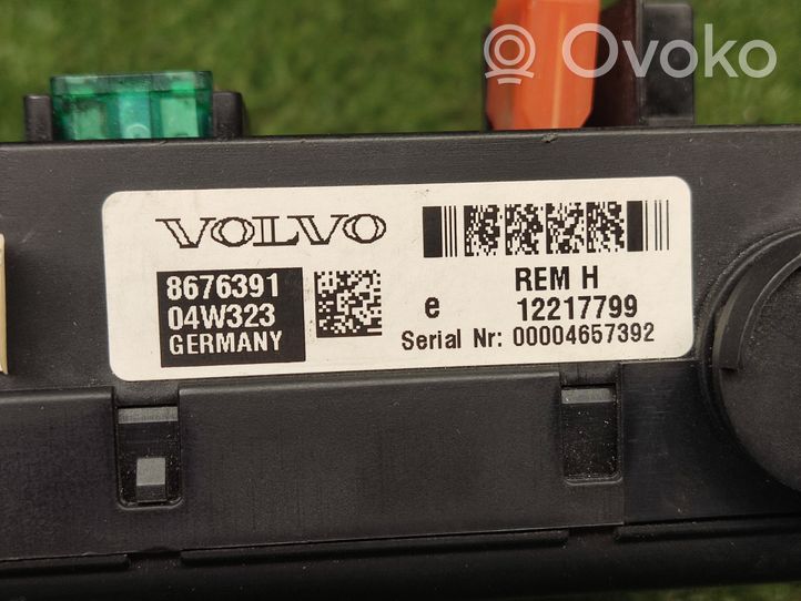 Volvo XC70 Module de fusibles 12217799