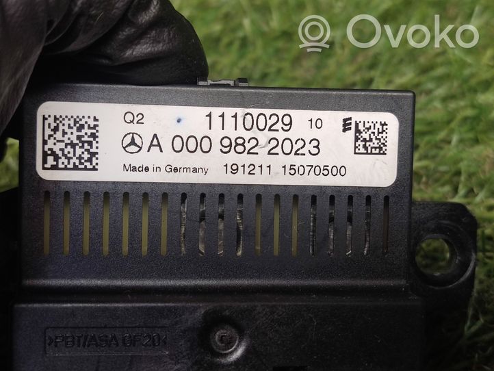 Mercedes-Benz C W204 Charging relay A0009822023