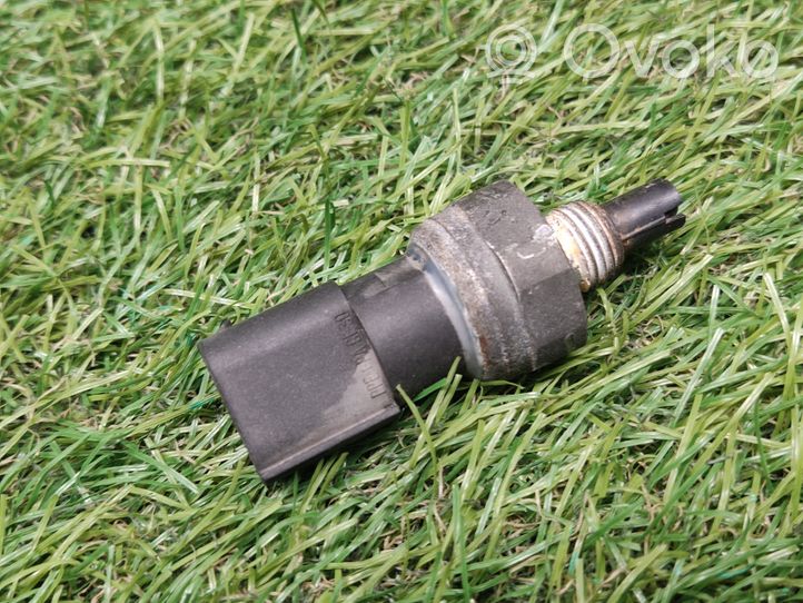 Mercedes-Benz E W211 Air conditioning (A/C) pressure sensor A2038300372