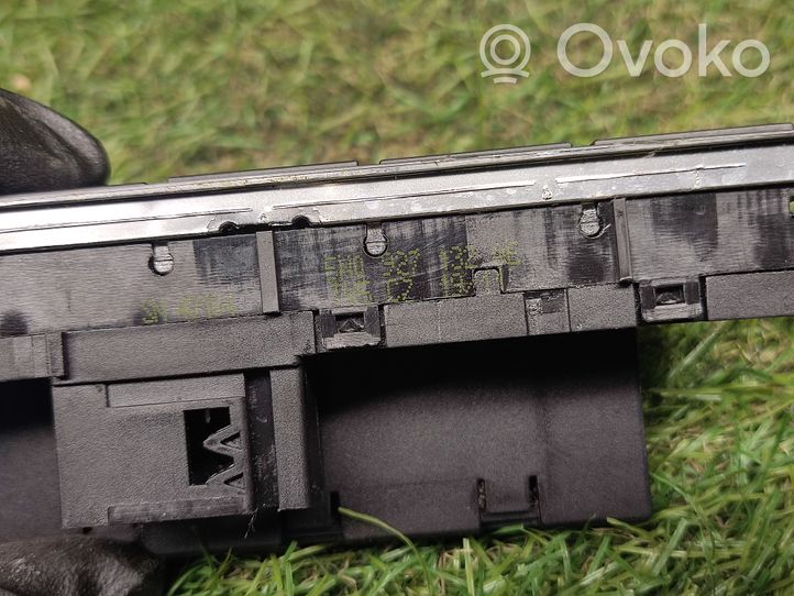 Volkswagen Tiguan Traction control (ASR) switch 5N0927132AE