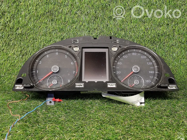 Volkswagen PASSAT CC Speedometer (instrument cluster) 3C8920981B