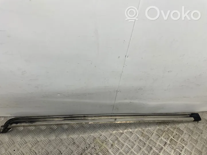 Volkswagen Multivan T4 Szyna środkowa drzwi przesuwnych 705843872B