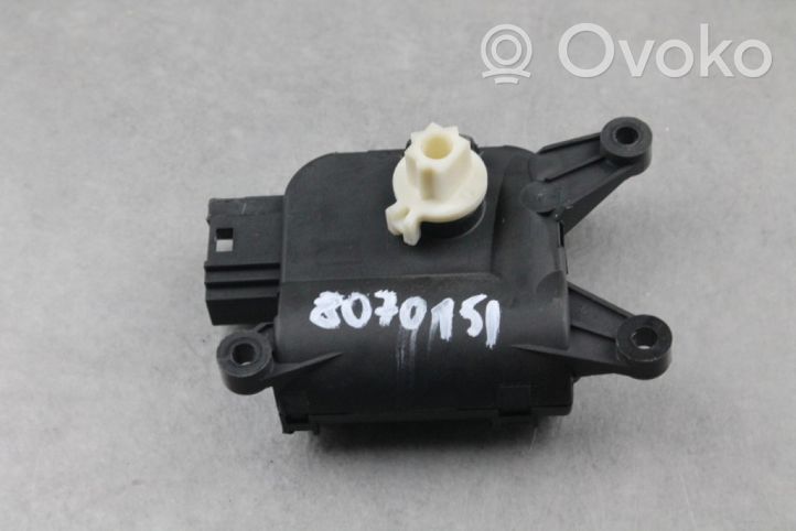 Audi Q3 8U Moteur / actionneur de volet de climatisation 0132801345