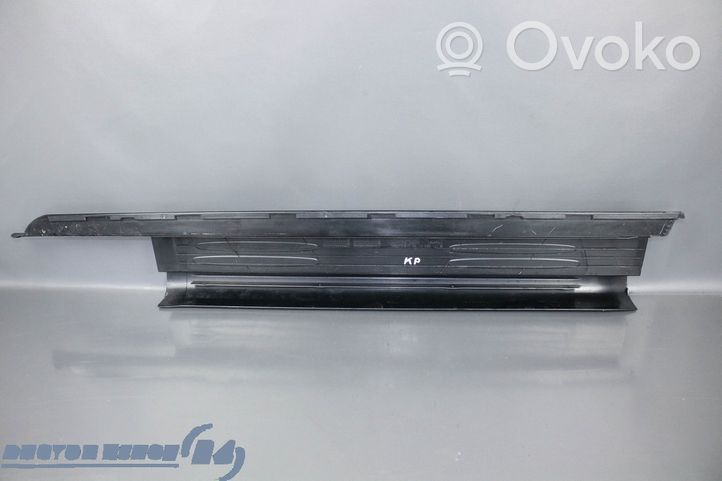 Mercedes-Benz SLK R171 Etuoven kynnyksen suojalista 1716800135LI