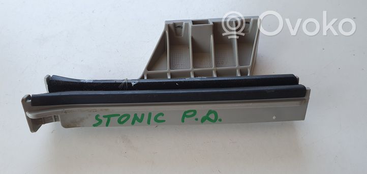 KIA Stonic Front door windshield rail 