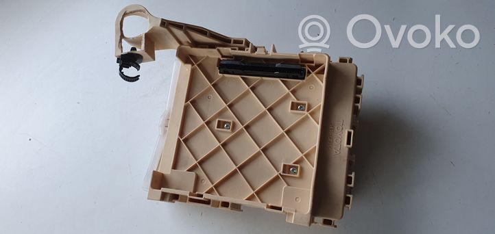 Toyota Auris E180 Module confort 