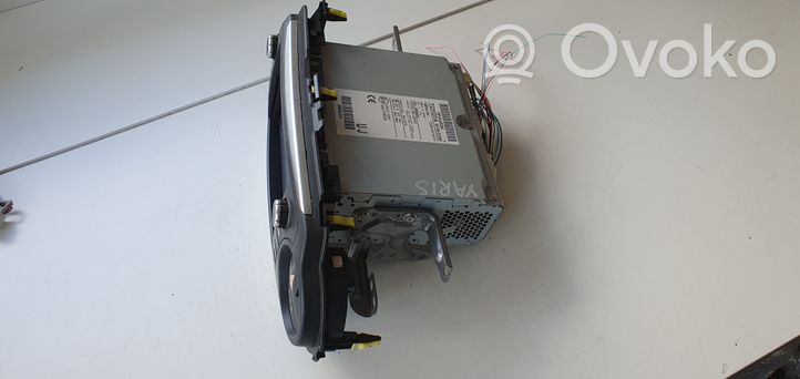 Toyota Yaris Panel / Radioodtwarzacz CD/DVD/GPS 