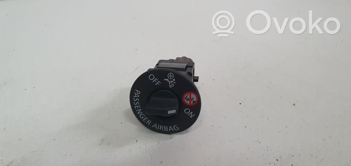 Renault Captur Passenger airbag on/off switch 