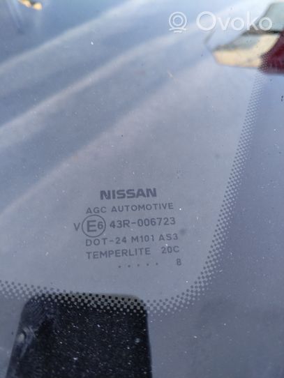 Nissan Qashqai+2 Takasivuikkuna/-lasi 