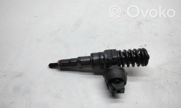 Volkswagen Golf V Injecteur de carburant 038130073AG