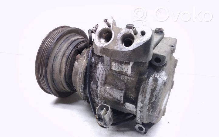 Toyota Avensis T220 Ilmastointilaitteen kompressorin pumppu (A/C) 4472001217