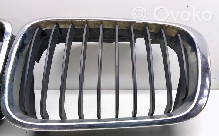 BMW 3 E46 Grille calandre supérieure de pare-chocs avant 8195055