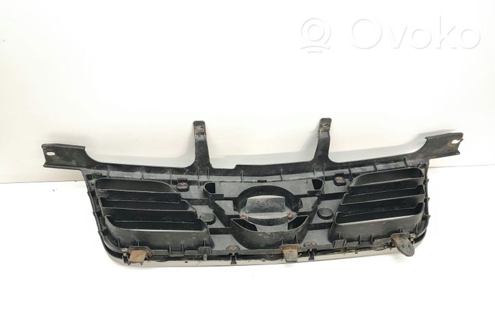 Nissan X-Trail T30 Grille calandre supérieure de pare-chocs avant 623108H700