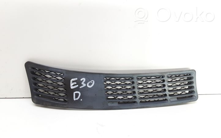 BMW 3 E30 Rivestimento del tergicristallo 1904572