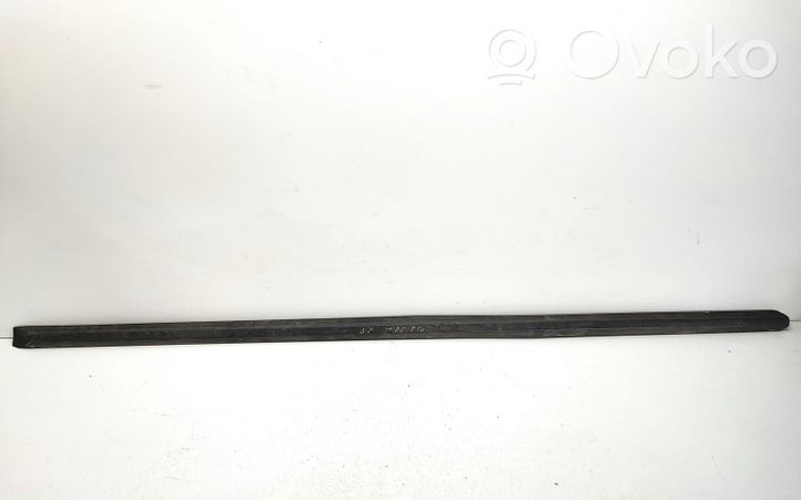 BMW 3 E30 Rivestimento della portiera anteriore (modanatura) 1953929