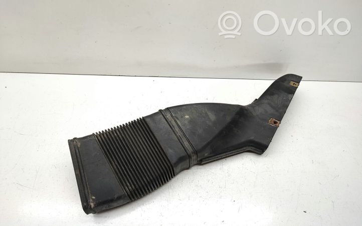 Volkswagen PASSAT B5.5 Parte del condotto di aspirazione dell'aria 058129617A