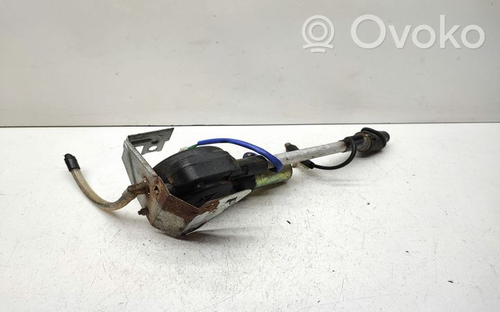 Nissan Primera Radion antenni 320100