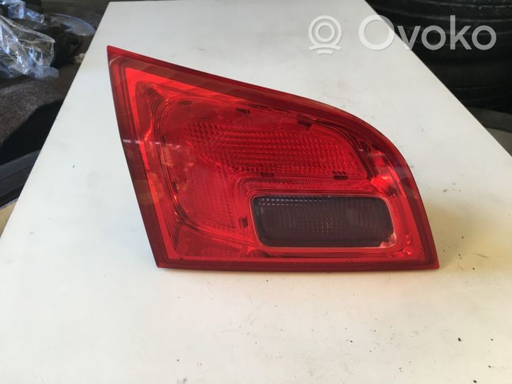 Opel Astra J Galinis žibintas dangtyje 13282248