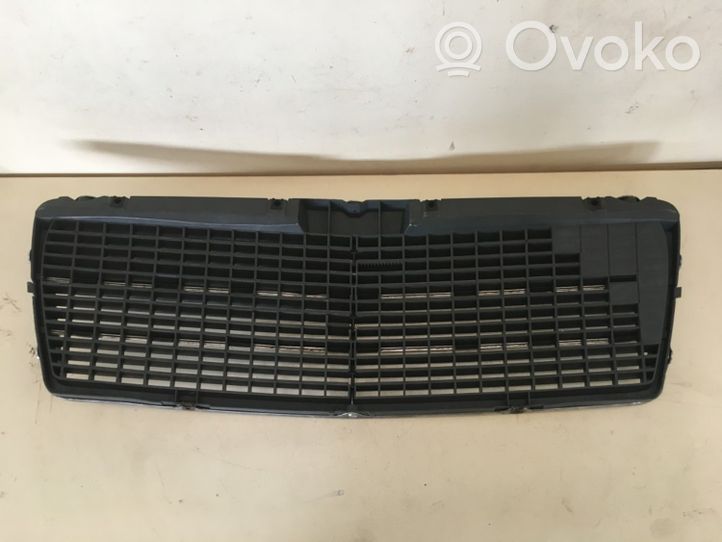 Mercedes-Benz E W210 Grille de calandre avant 2108880023