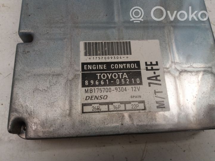 Toyota Avensis T220 Variklio valdymo blokas 8966105210