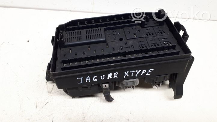 Jaguar X-Type Module de fusibles 518882204