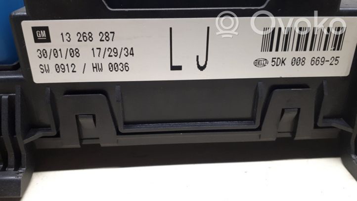 Opel Astra H Module de fusibles 13268287