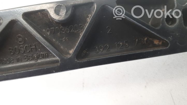 Opel Meriva B Priekinio stiklo valytuvų kojelė 392125736