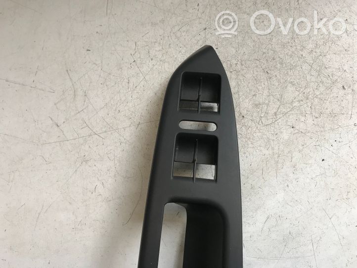 Volkswagen Touran II Ramka przycisków otwierania szyby drzwi przednich 1T2867372E