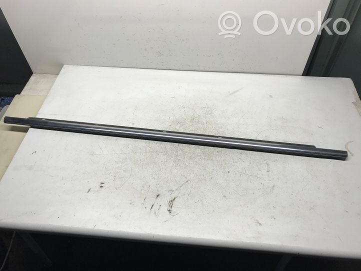 Volkswagen Golf V Rivestimento modanatura del vetro della portiera posteriore 1K9839476A