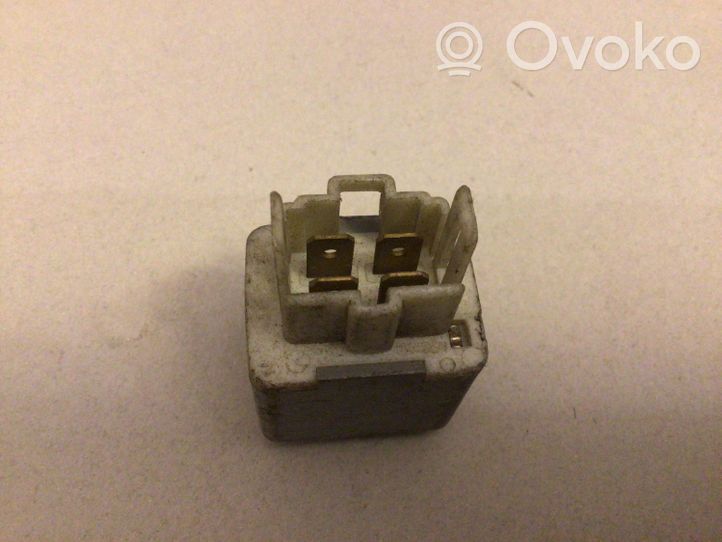 Toyota Avensis T220 Other relay 5J27