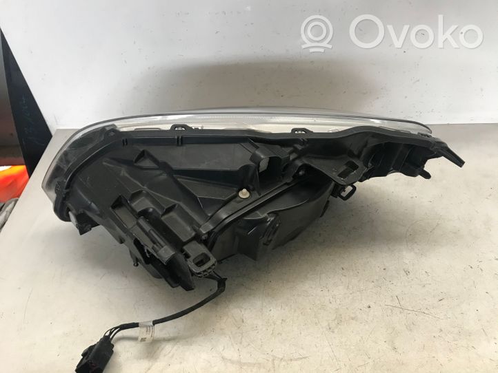 Volvo XC60 Lampa przednia 