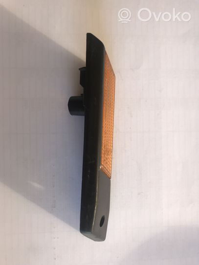 BMW 3 E30 Indicatore di direzione del parafango anteriore 63131367806