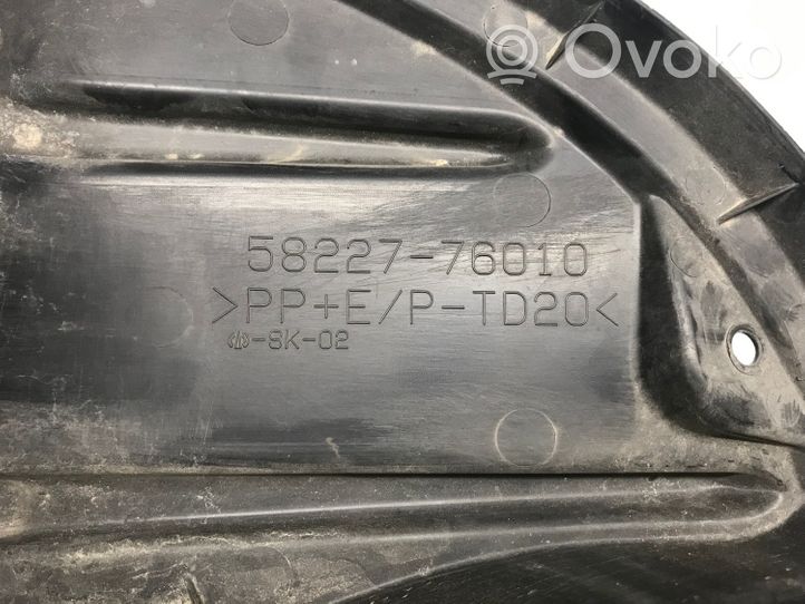 Lexus CT 200H Защита дна заднего бампера 5822776010