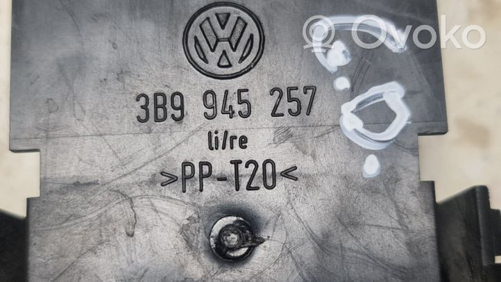 Volkswagen PASSAT B5 Pièces détachées feux arrière 3B9945257