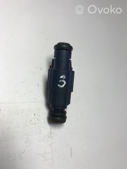 Audi A4 S4 B7 8E 8H Fuel injector 06B133551M