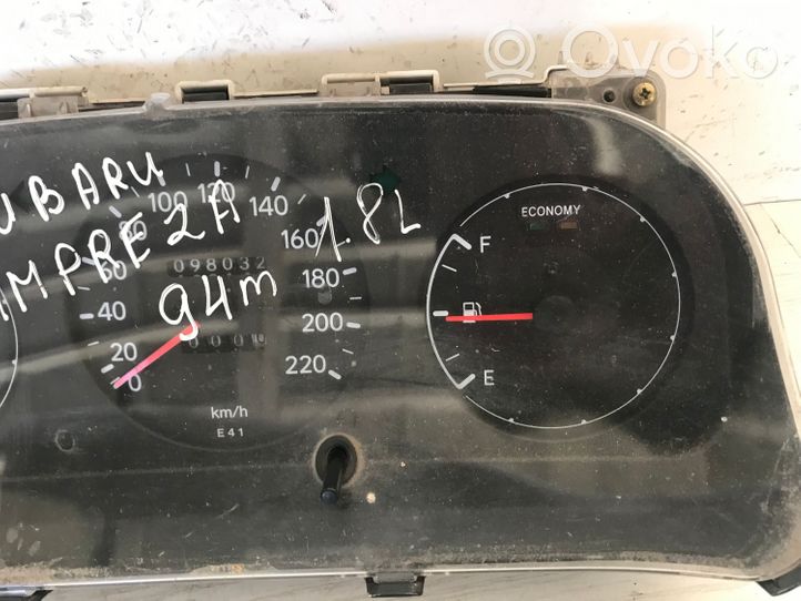 Subaru Impreza I Speedometer (instrument cluster) 831001E810